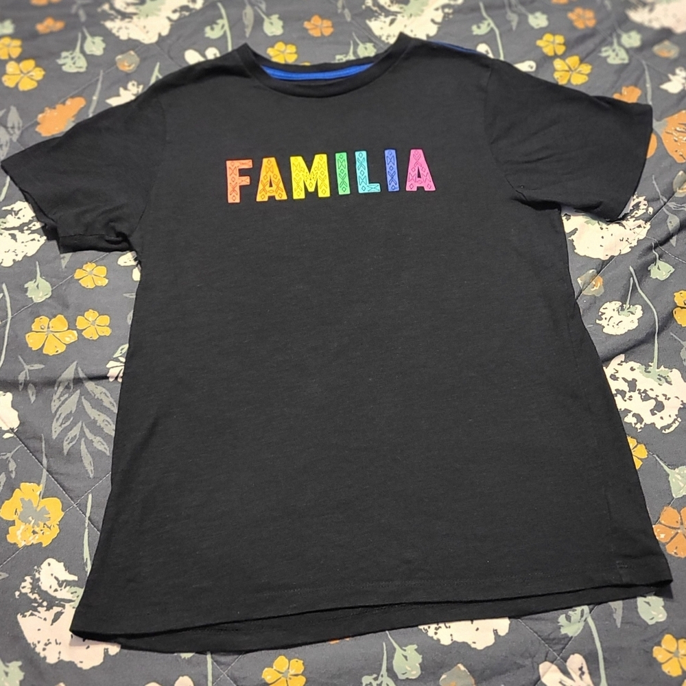 Kids Black Tee with Rainbow 'FAMILIA' Design XXL